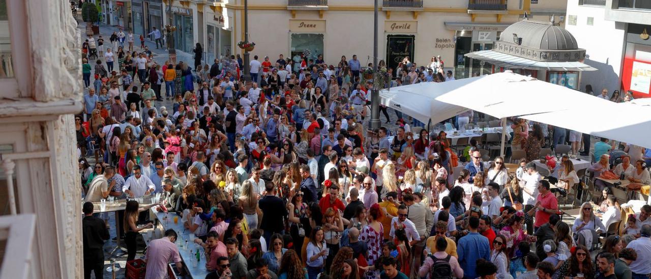 Plaza de San Sebastián,abarrotada este domingo.  loyola pérez de villegas