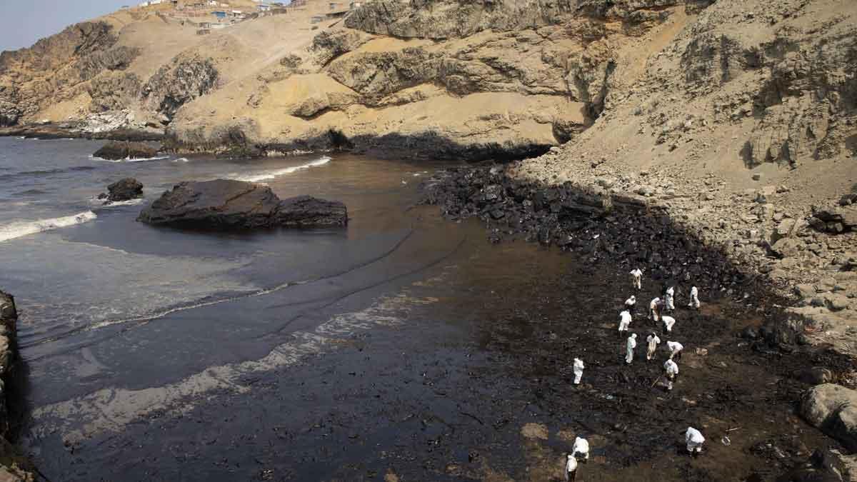 Protestas por un vertido de petróleo en las costas de Perú