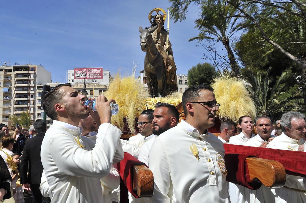 El calor es el gran protagonista en la procesión del Domingo de Ramos en Elche