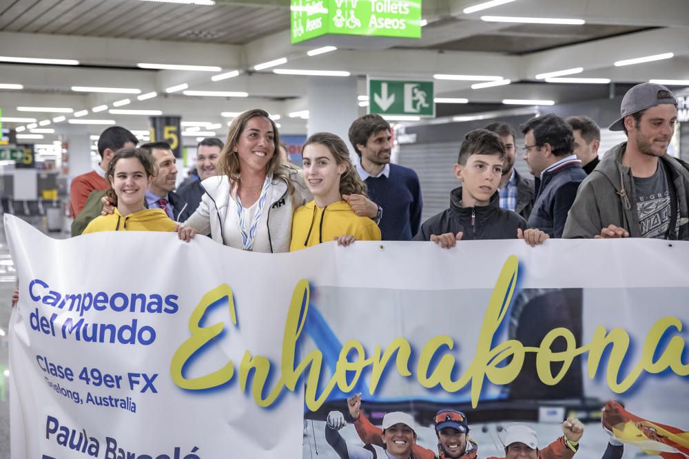 Recibimiento a Paula Barceló, tras proclamarse campeona del mundo en 49er FX