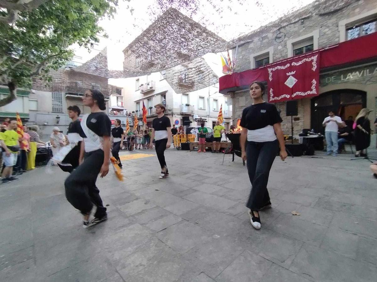 Sant Vicenç de Castellet rep la flama del Canigó