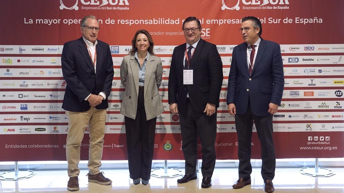 Directivos de CESUR junto a Patricia Navarro, delegada de la Junta de Andalucía en Málaga