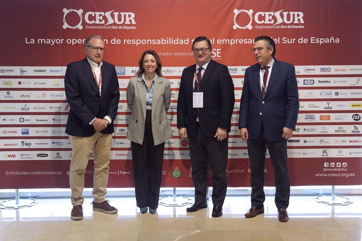 Directivos de CESUR junto a Patricia Navarro, delegada de la Junta de Andalucía en Málaga
