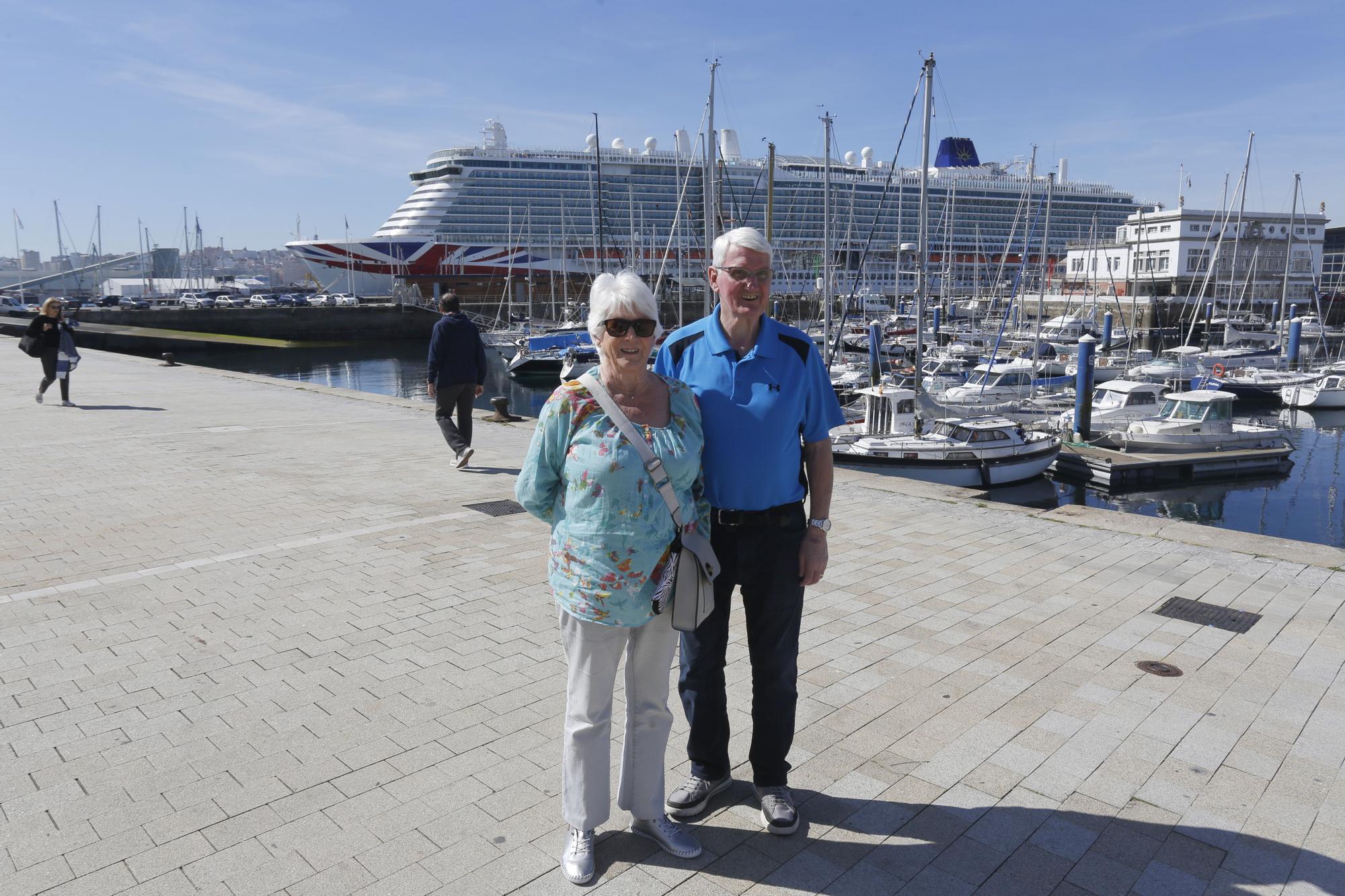 El trasatlántico Arvia' recala en A Coruña con 6.000 personas a bordo