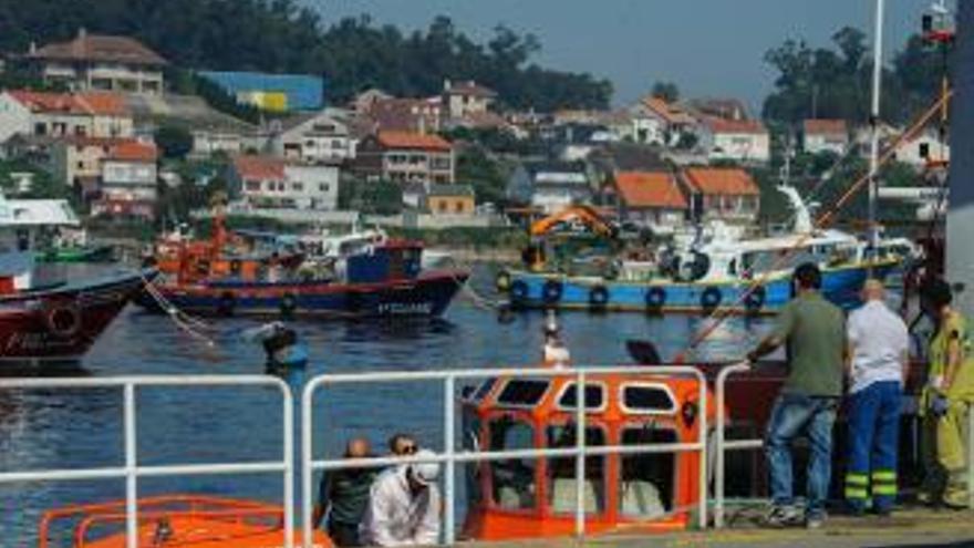 Aparece flotando en el mar el cadáver de una mujer en A Illa