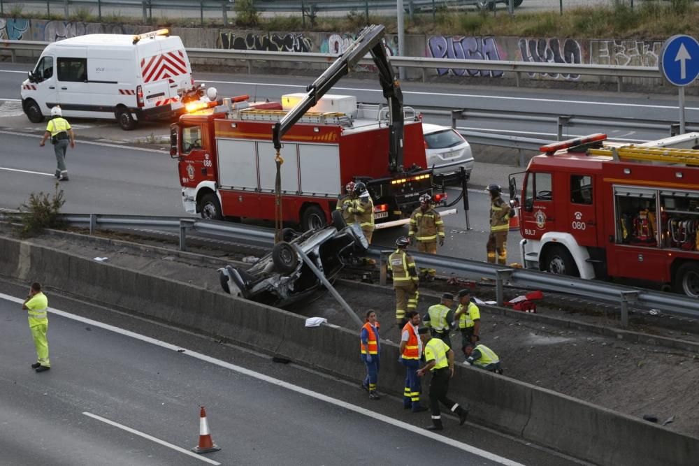 El accidente ocurrió tras la salida de una curva, a la altura de las Torres de Padín