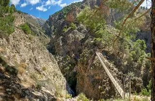 La ruta de origen medieval de Málaga que es tan vertiginosa como el Caminito del Rey