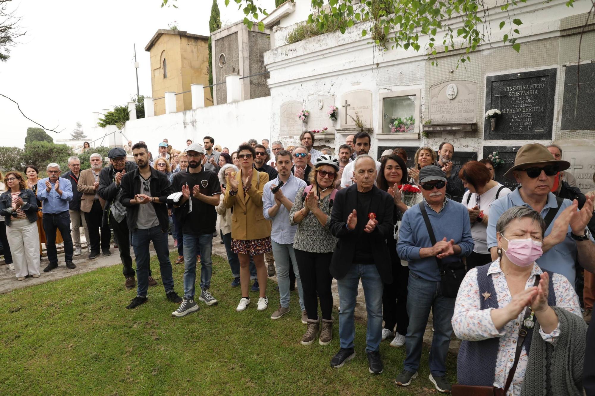 Homenaje en cementerio de El Sucu por el 14 de abril (en imágenes)