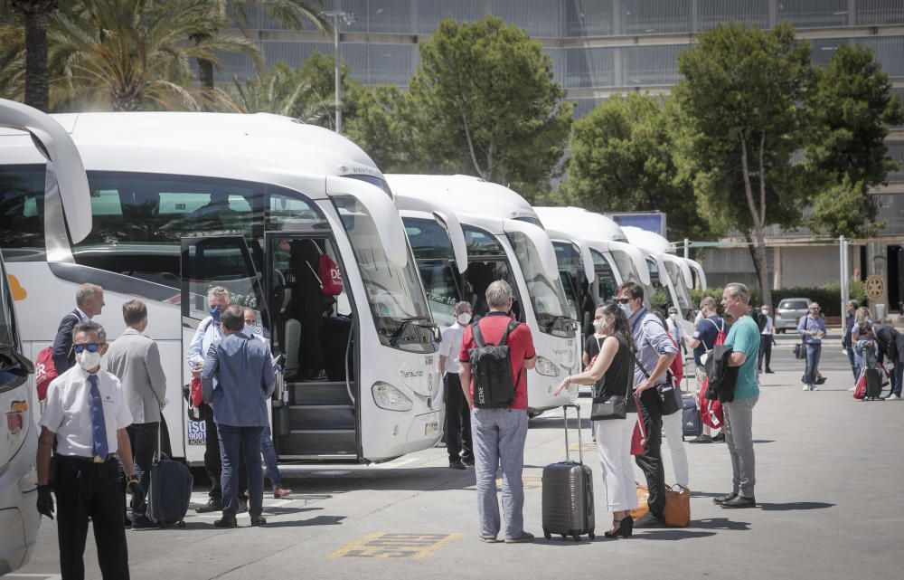 Los aeropuertos de Baleares reciben 65 vuelos en el primer día de la 'nueva normalidad'