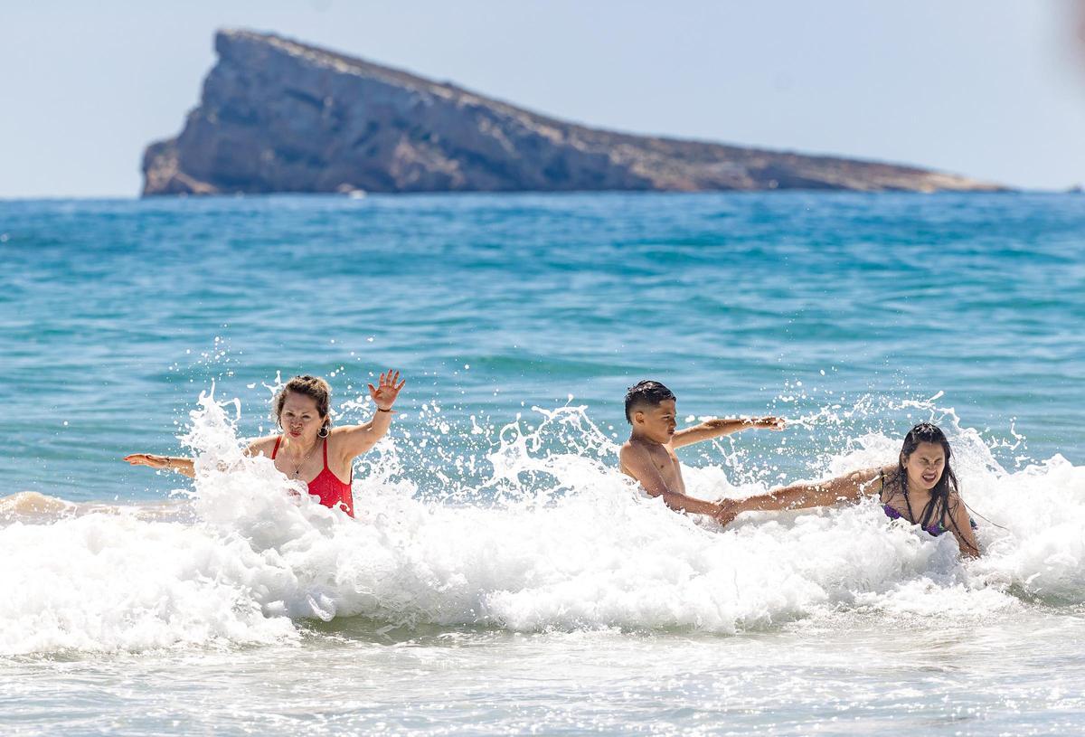 Llegada masiva de turistas el Jueves Santo a Benidorm