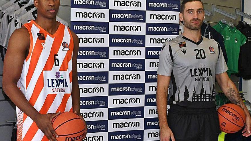 Barro y Matulionis, con las nuevas equipaciones del Leyma.