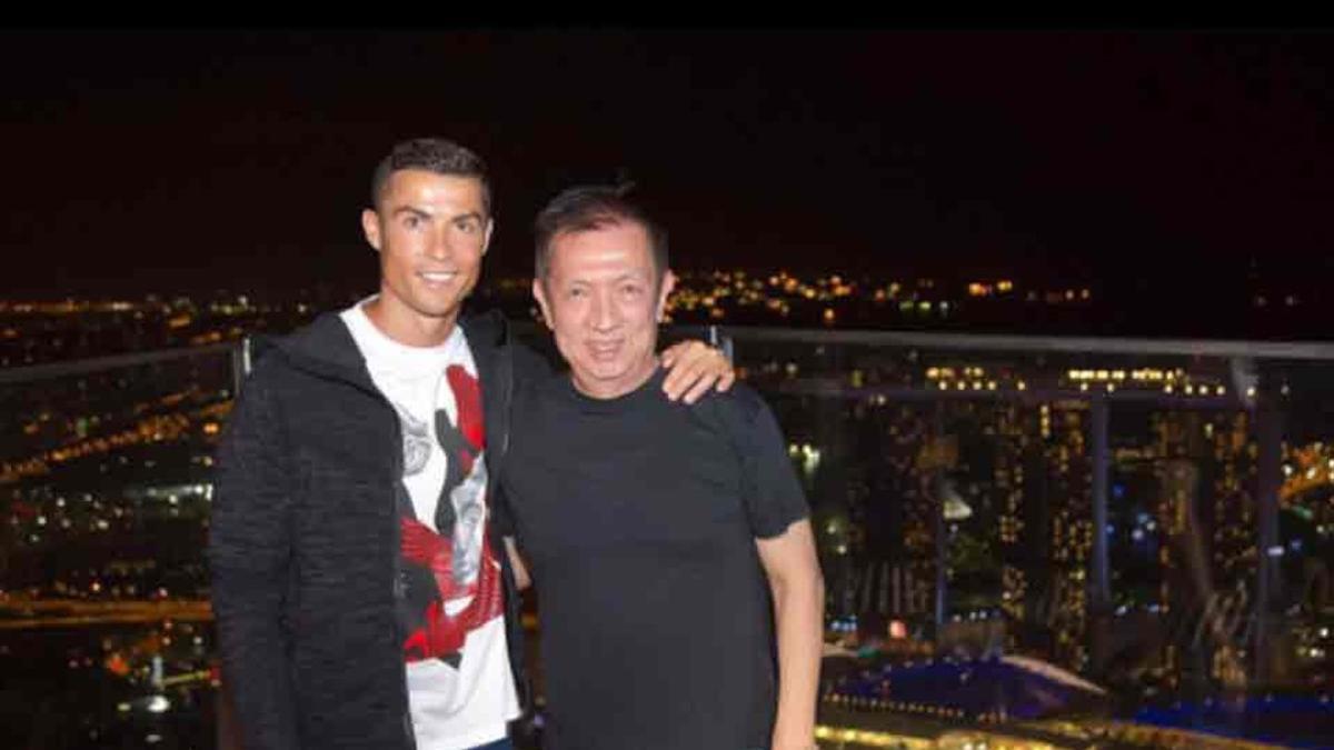 Cristiano Ronaldo, junto a Peter Lim