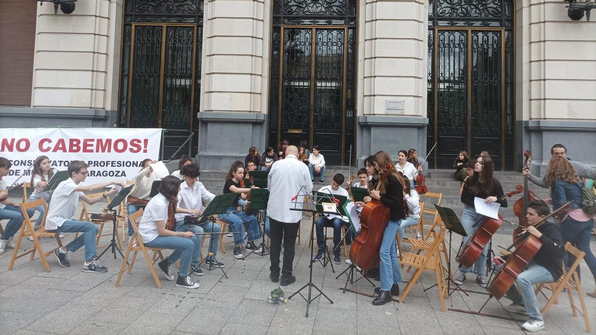 El Conservatorio vuelve a protestar en plena calle