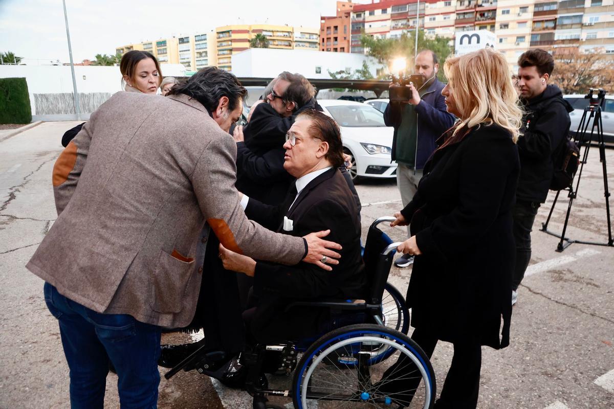 Familiares y amigos despiden a Fernando Esteso en València