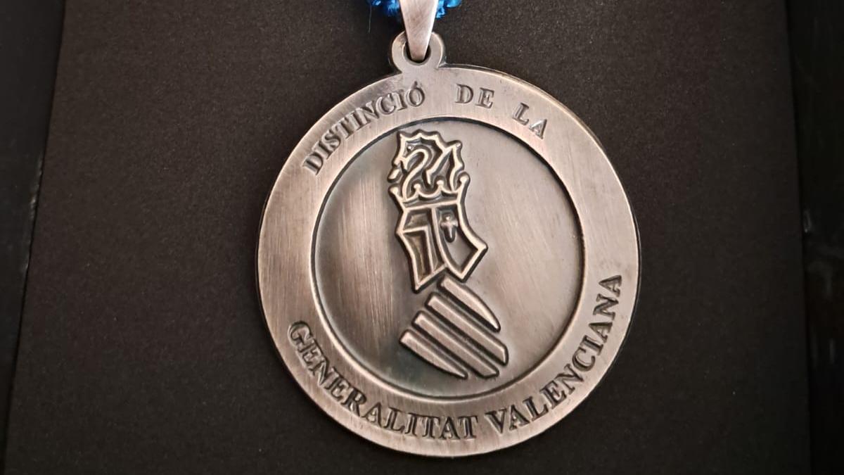 Una de las distinciones del 9 d'Octubre remitidas por la Generalitat a los premiados.