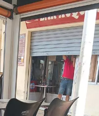 Dos detenidos tras forzar de madrugada la persiana de un bar en el puerto de Cullera