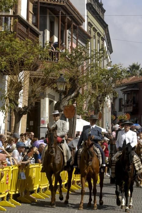 ROMERIA ROCIERA Y OFRENDA A LA VIRGEN