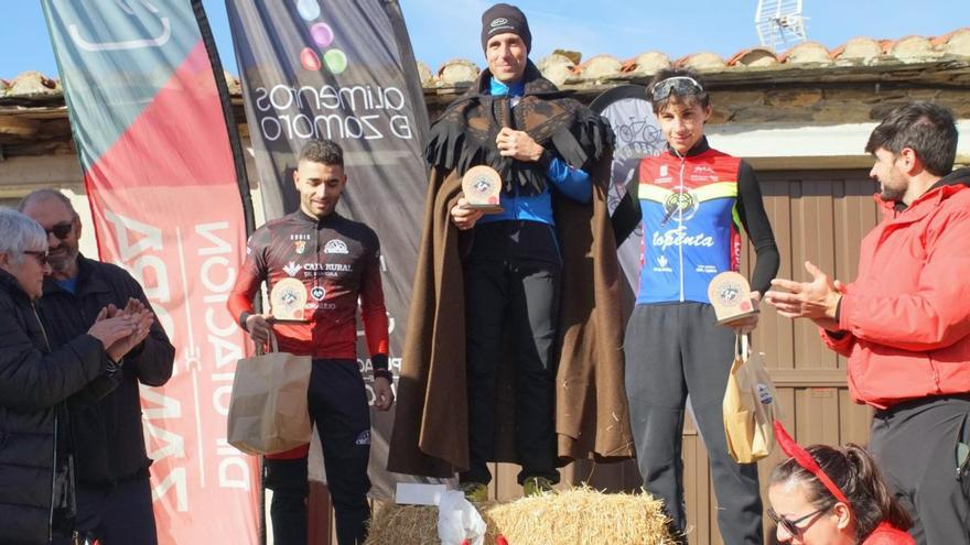 Podio masculino en Ufones. | CEDIDA