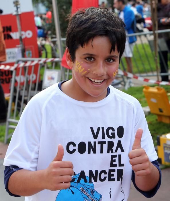 Más de 3.500 personas participan esta mañana la Carrera Vigo Contra el Cáncer.