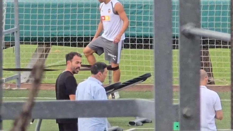 Braulio Vázquez en el entrenamiento del Valencia CF