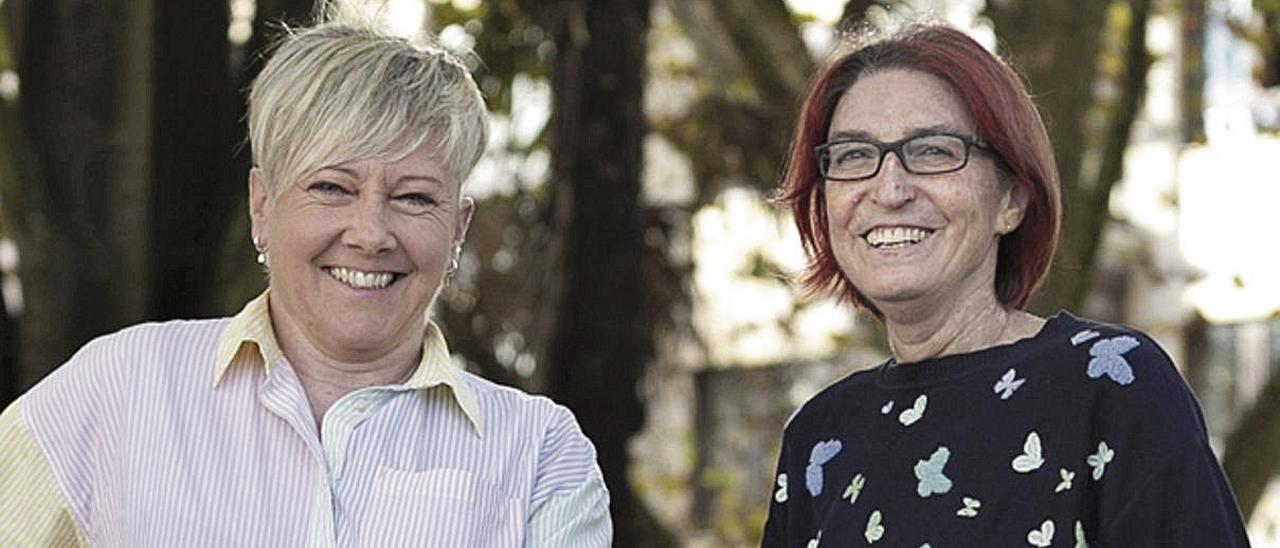 María López y Pilar Suárez, en el parque del Muelle de Avilés. | María Fuentes