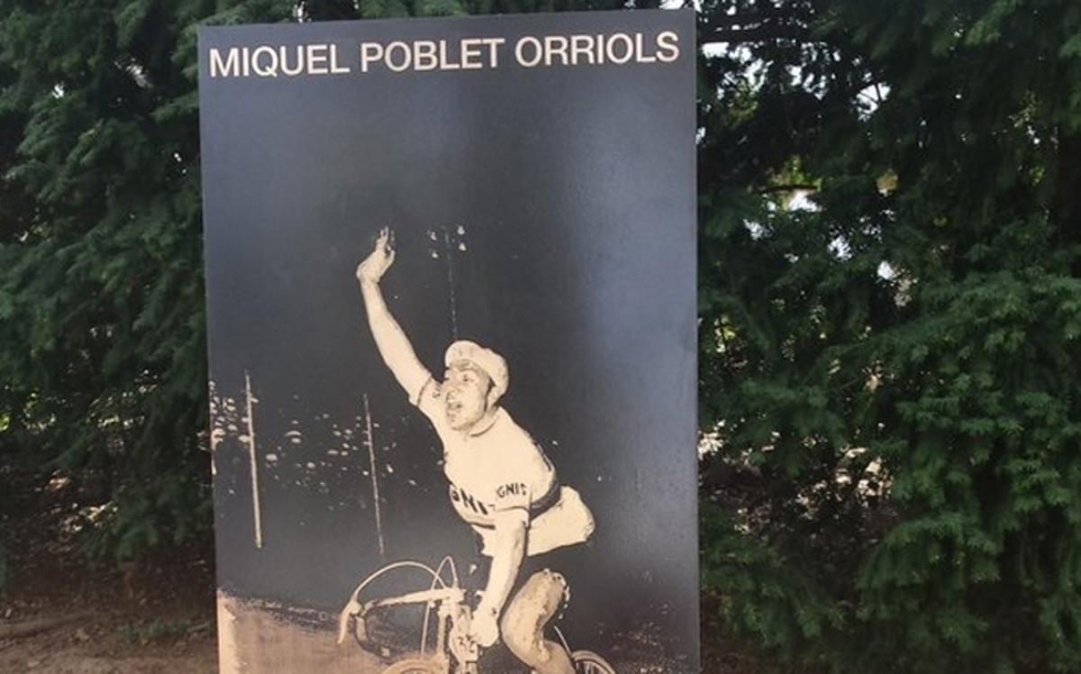 El monolito en honor a Poblet en Montjuïc