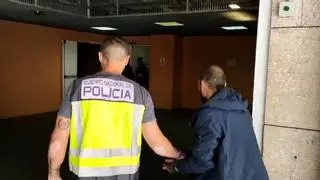 Detienen a un toxicómano por atracar a dos taxistas con un cuchillo en Alicante