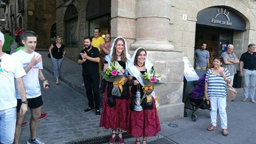 La pubilla i la donzella d&#039;honor amb la flama