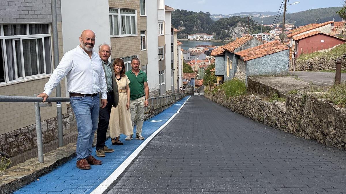 El alcalde de Ribadesella y otros concejales en La Cuesta.