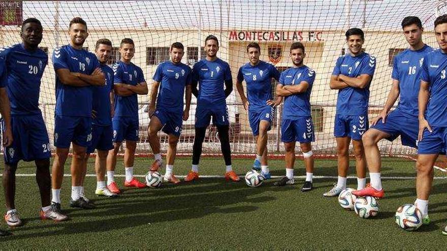 Los jugadores del Real Murcia Imperial posan para este diario en las instalaciones de Casillas.