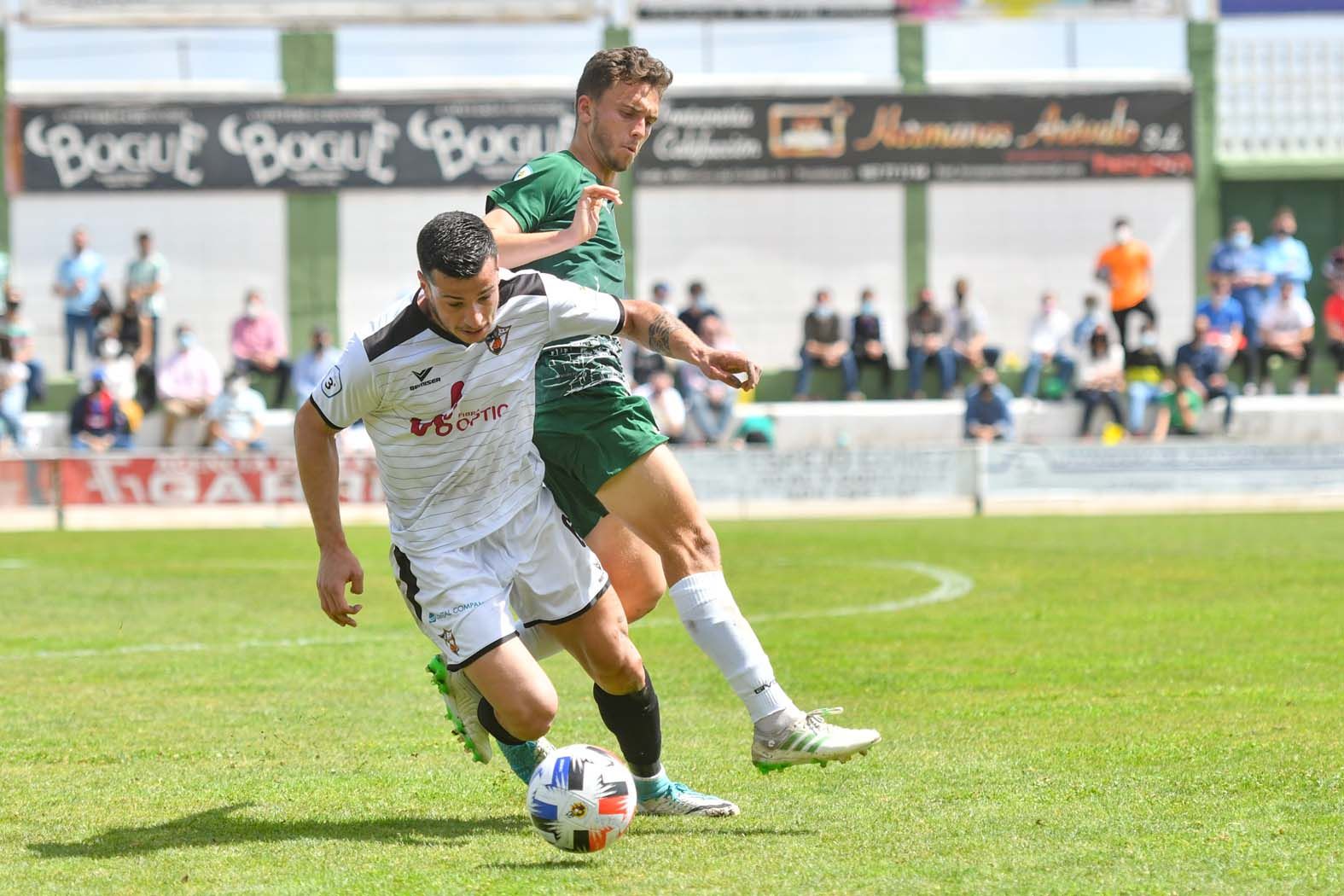 El triunfo del Pozobblanco ante el Córdoba B, en imágenes