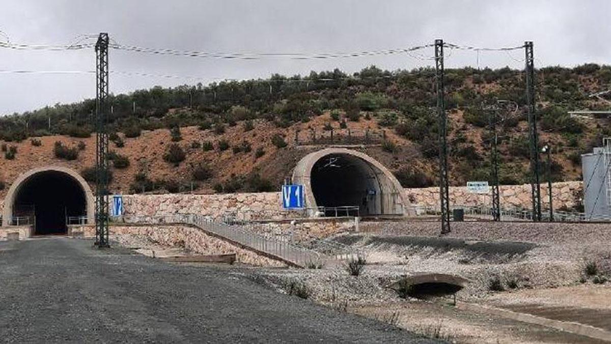 Imagen de las obras de la duplicación de la vía de la línea de alta velocidad Antequera-Granada. | L.O.