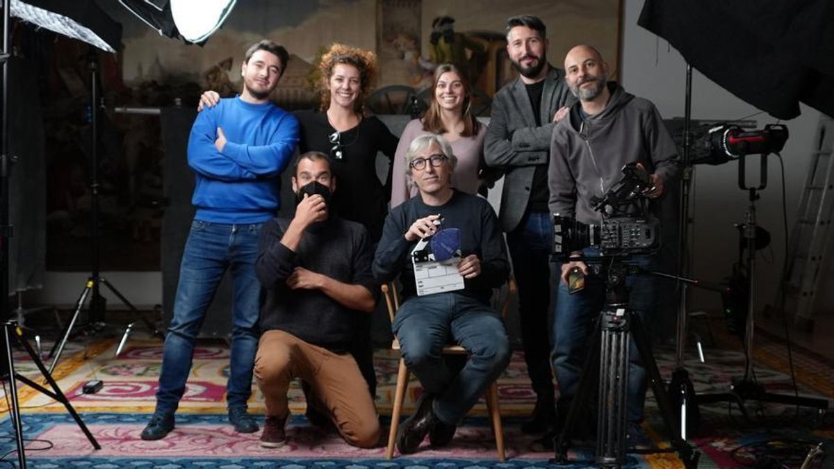 David Trueba, con el equipo de 'Sofía y la vida Real'.