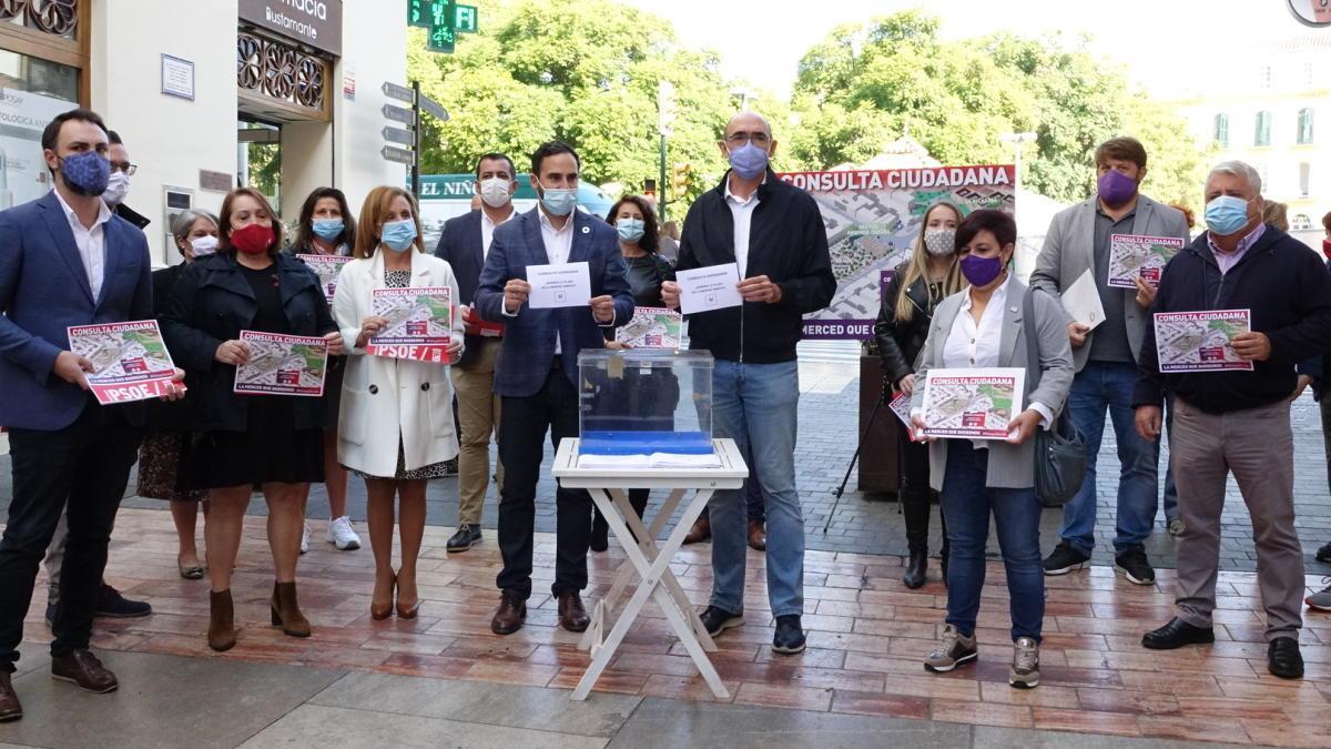 Ediles socialistas y de Adelante Málaga, hoy en rueda de prensa.