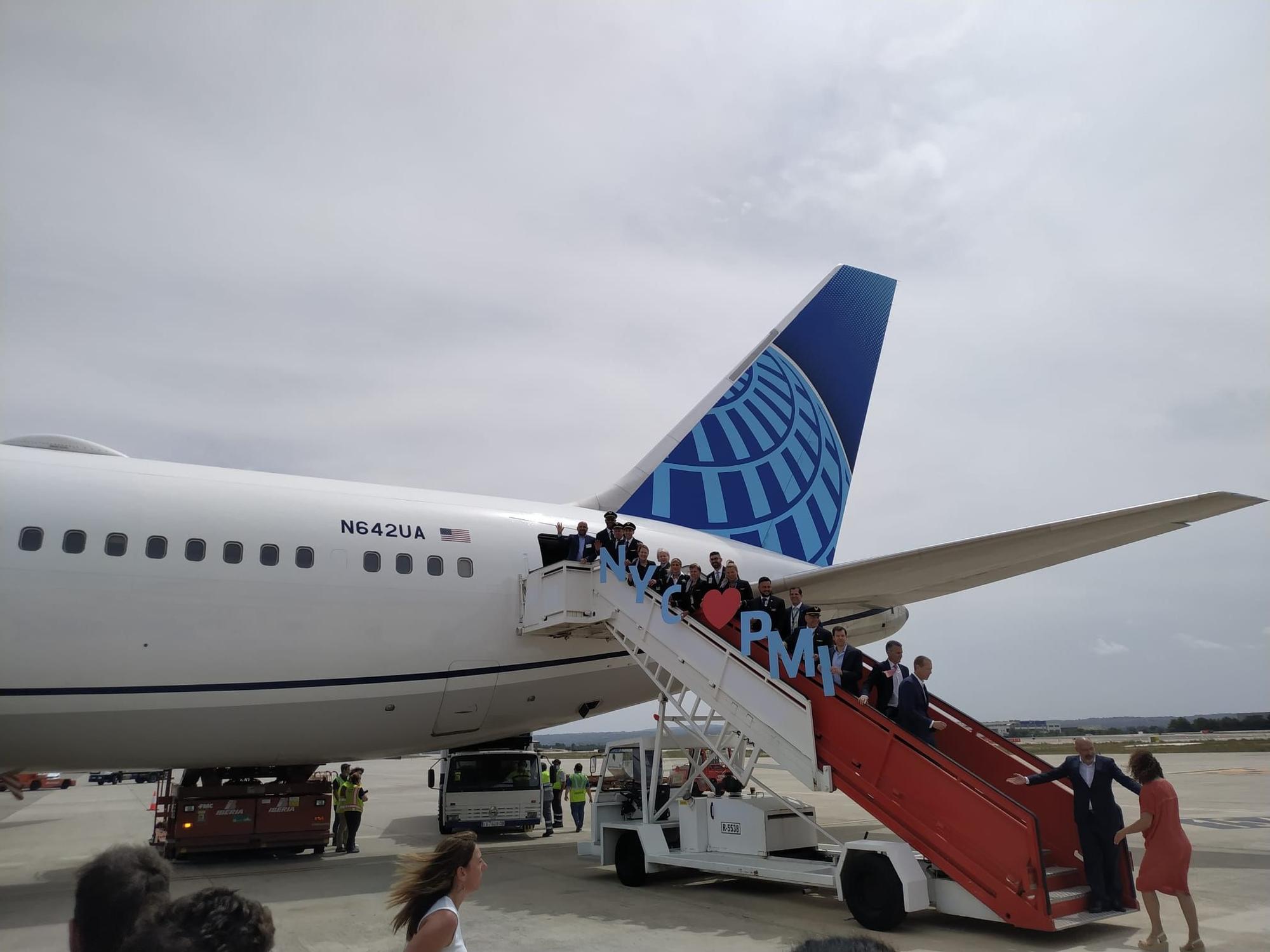 Llega a Mallorca el primer vuelo Nueva York-Palma sin baño de mangueras
