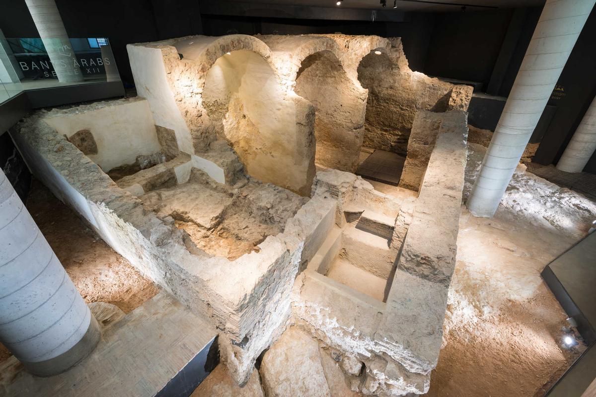 Interior de los baños árabes de Llíria.