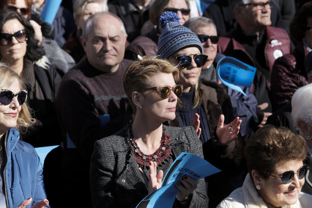 Más de 400 personas se concentran en defensa del monumento sa Feixina