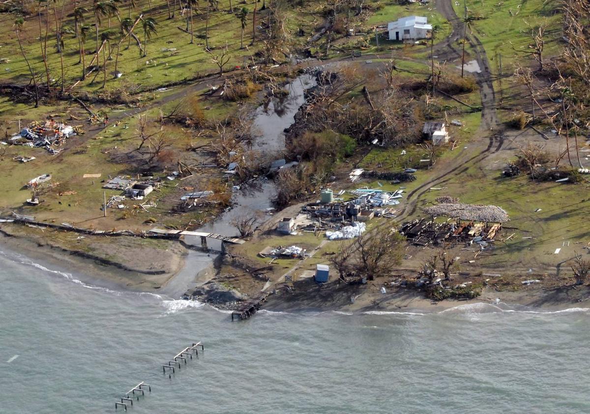 Costa de islas Fiyi devastada por eventos extremos