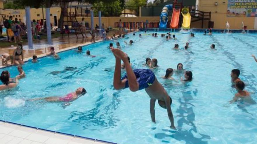 Las piscinas de Benicalap y el Parque del Oeste inauguran la temporada de baño