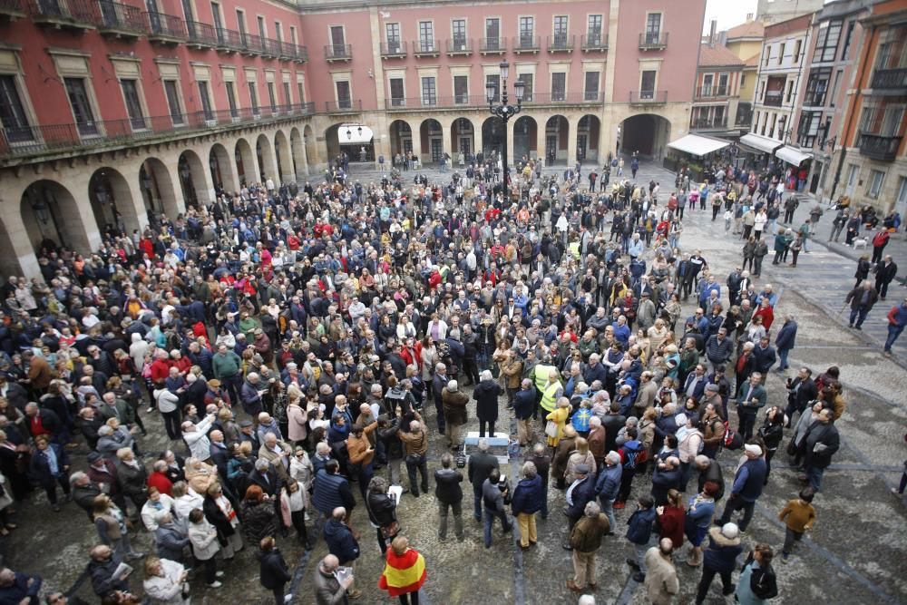 La defensa de la Universidad Laboral como Patrimonio mundial toma la calle