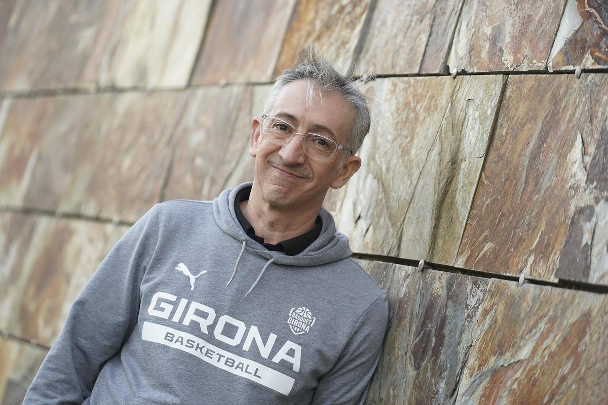 El tècnic del Bàsquet Girona a l'exterior de Fontajau