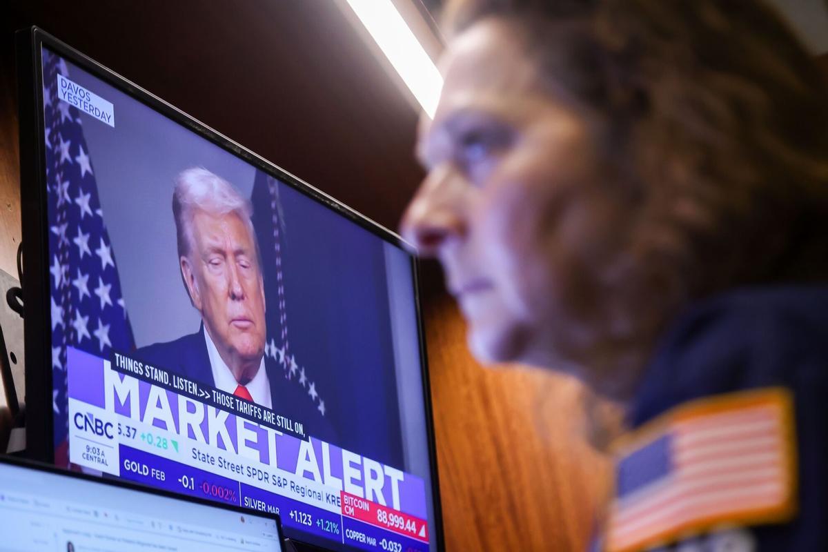 Emisión en Wall Street del discurso de Trump en Davos.