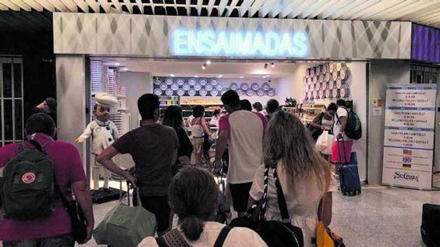 Tienda de ensaimadas en el aeropuerto de Son Sant Joan. | R.SANZ