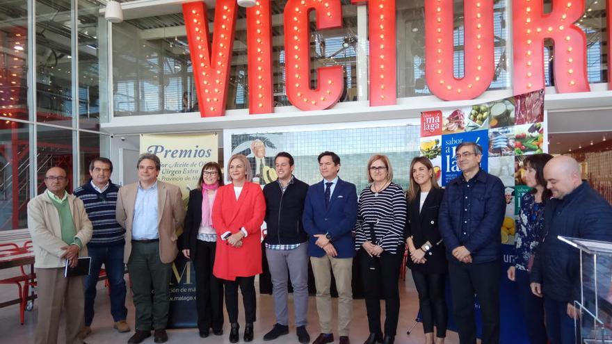 Foto de familia de la entrega de los premios AOVE ayer en Cervezas Victoria.