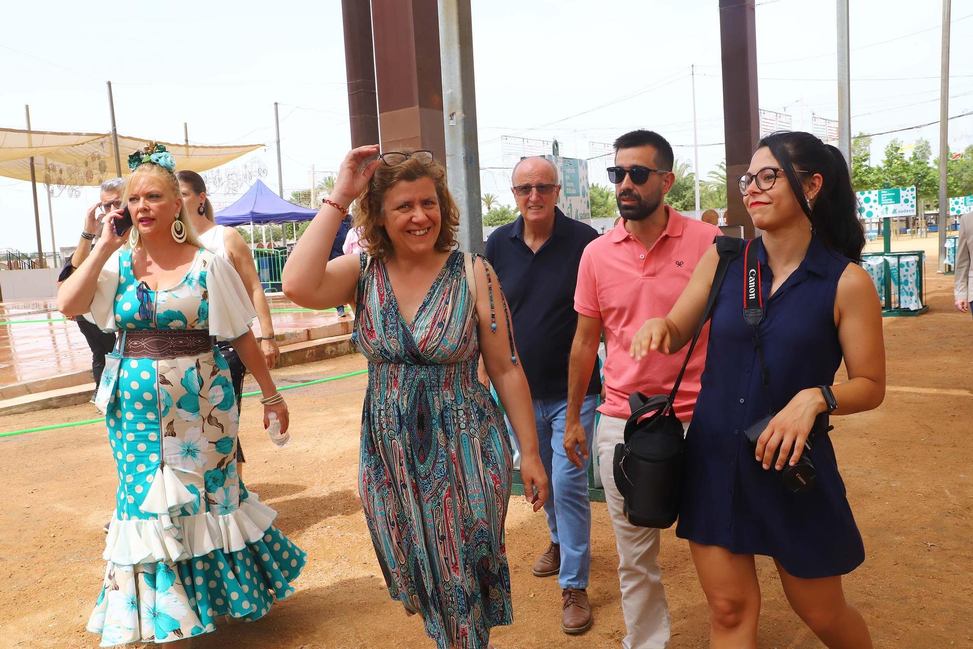 El Ayuntamiento da la bienvenida en el primer día de Feria