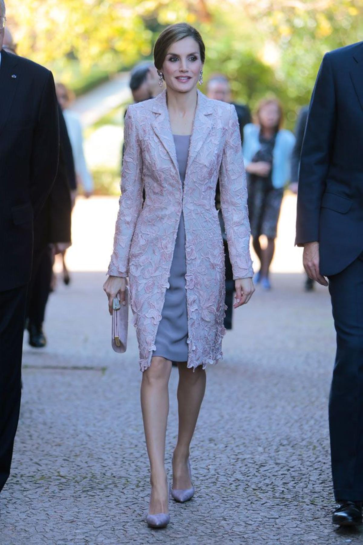 Looks de la Reina Letizia en su visita a Londres: Un look clásico de Felipe Varela