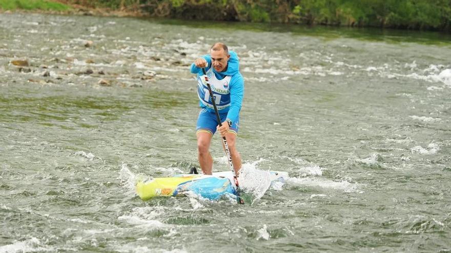 El palista de Sueca Vicent Tortajada se impone en el descenso del Sella de pádel surf