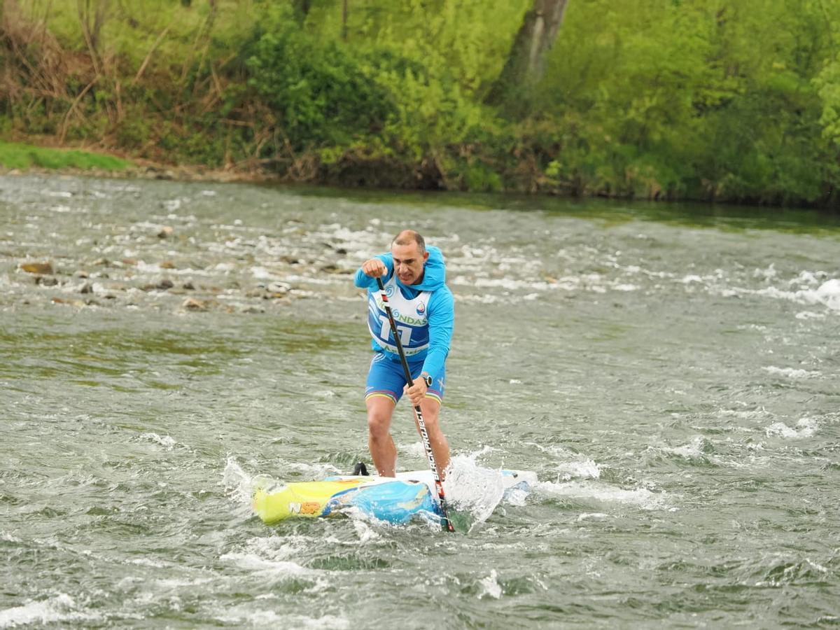 Vicent Tortajada durante el descenso del Sella, que ganó en la categoría máster.