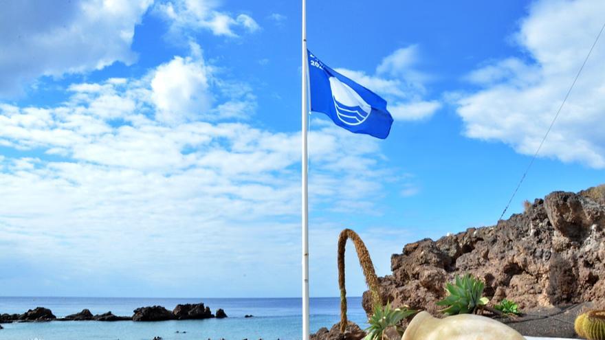 Seis playas canarias pierden sus banderas azules en pleno verano por deficiencias en sus servicios