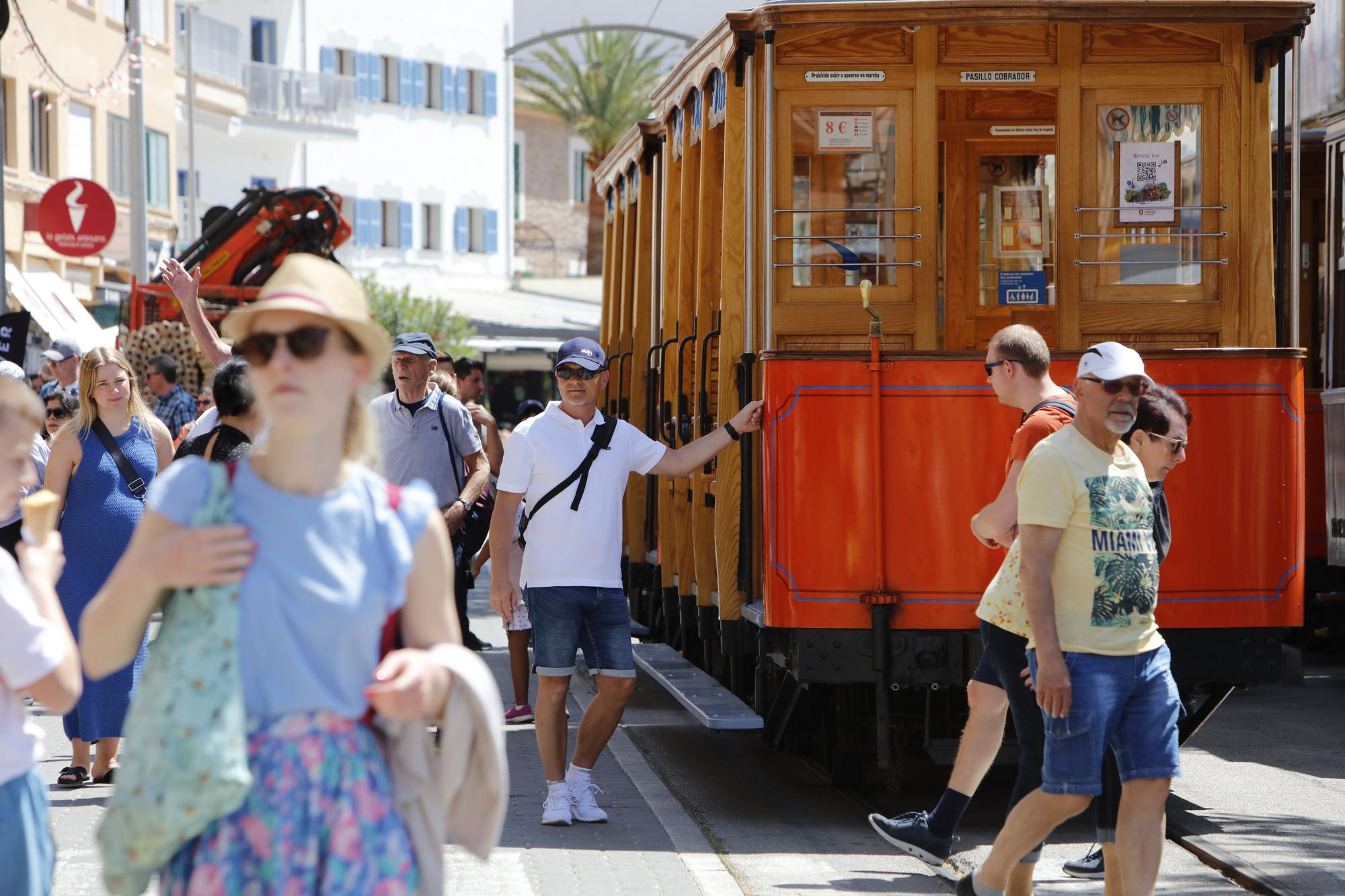 Sonne, Tram, Eis essen: So genießen die Mallorca-Urlauber die Stimmung in Port de Sóller